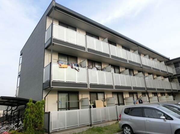 レオパレスオークヒルズAの物件外観写真